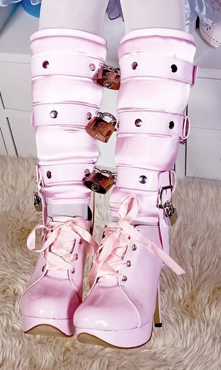 Sissy Trainer Shoe Locks