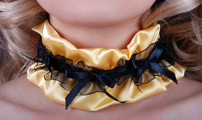 freida satin choker 1