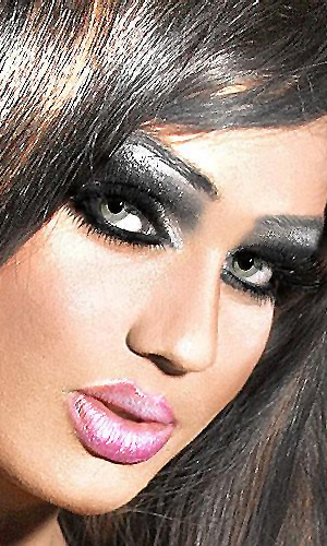 false eyelashes 1