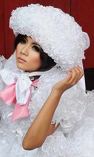 Extreme Prissy Bonnet